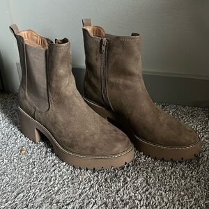 Universal Thread Crispin Chelsea Boots with Memory Foam Insole Size 11